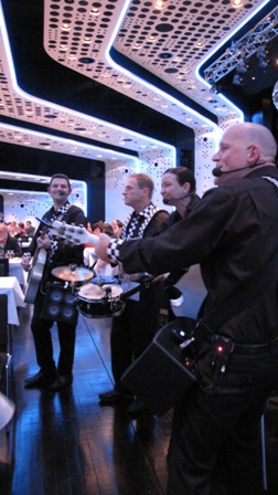 MODERN WALKING  mit Sngerin Katja Liebing